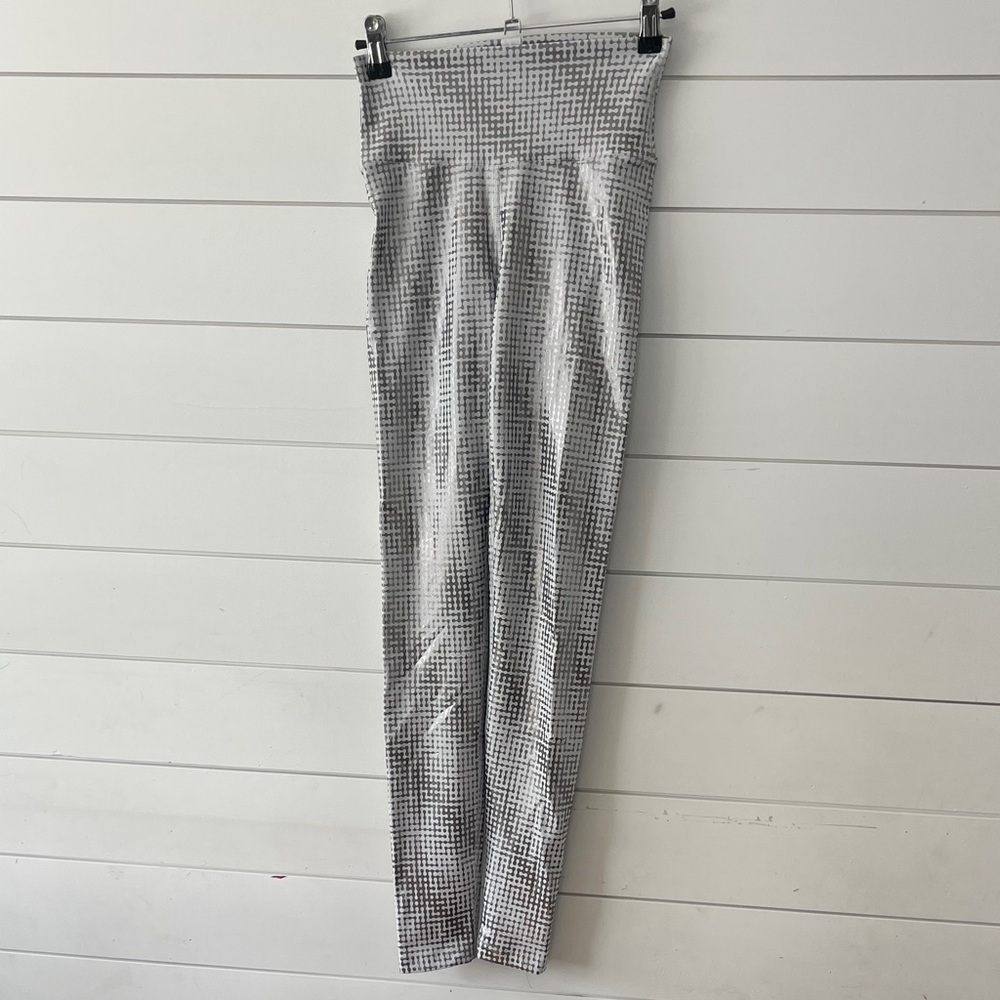 Peloton Shiny Silver and White Patterned Leggings